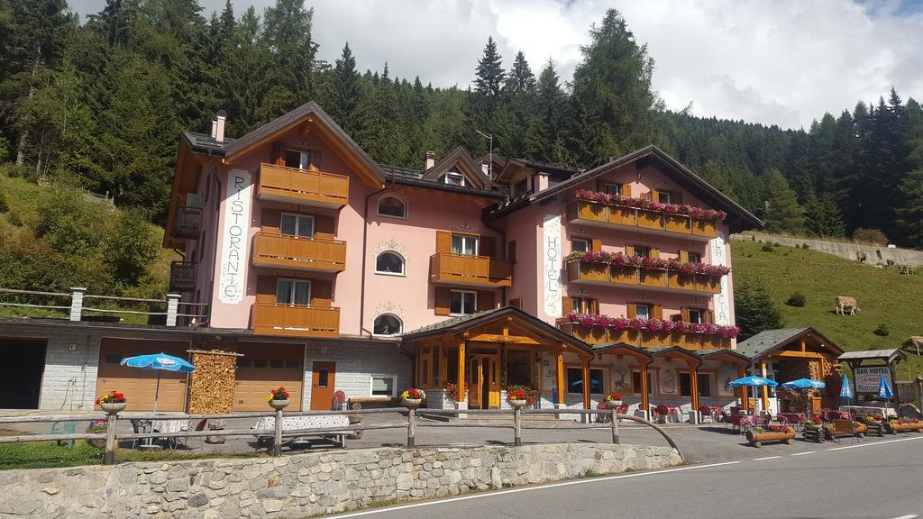 Hotel La Roccia Passo del Tonale Exteriér fotografie