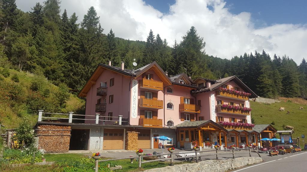 Hotel La Roccia Passo del Tonale Exteriér fotografie